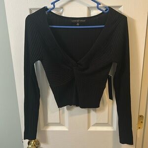 Almost Famous Women's Ribbed Drop Twist V-Neck Cropped Sweater In Black Small